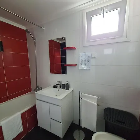 Comfortable In Ribeira Grande, 69 M², Garden 公寓 *
