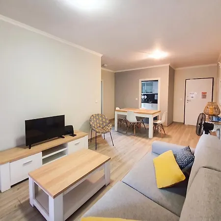 Comfortable In Ribeira Grande, 69 M², Garden Apartment